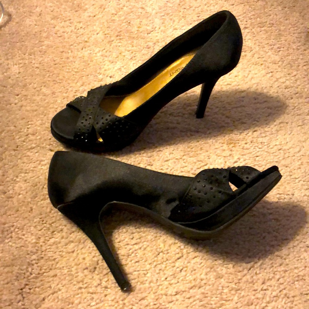 Black heels w/rhinestone detail size 6.5